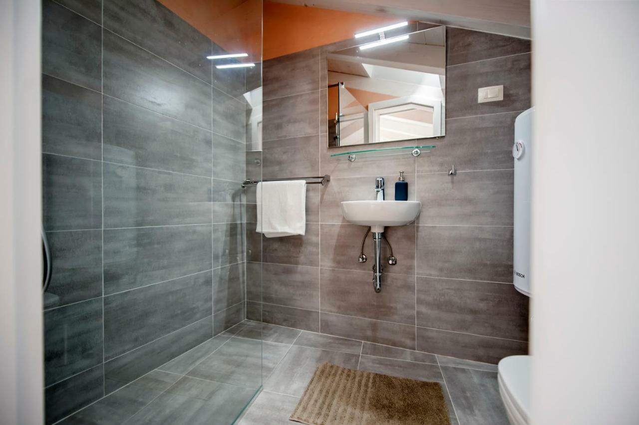 Apartment&Studio CA’ 3 VIE Rovigno Esterno foto