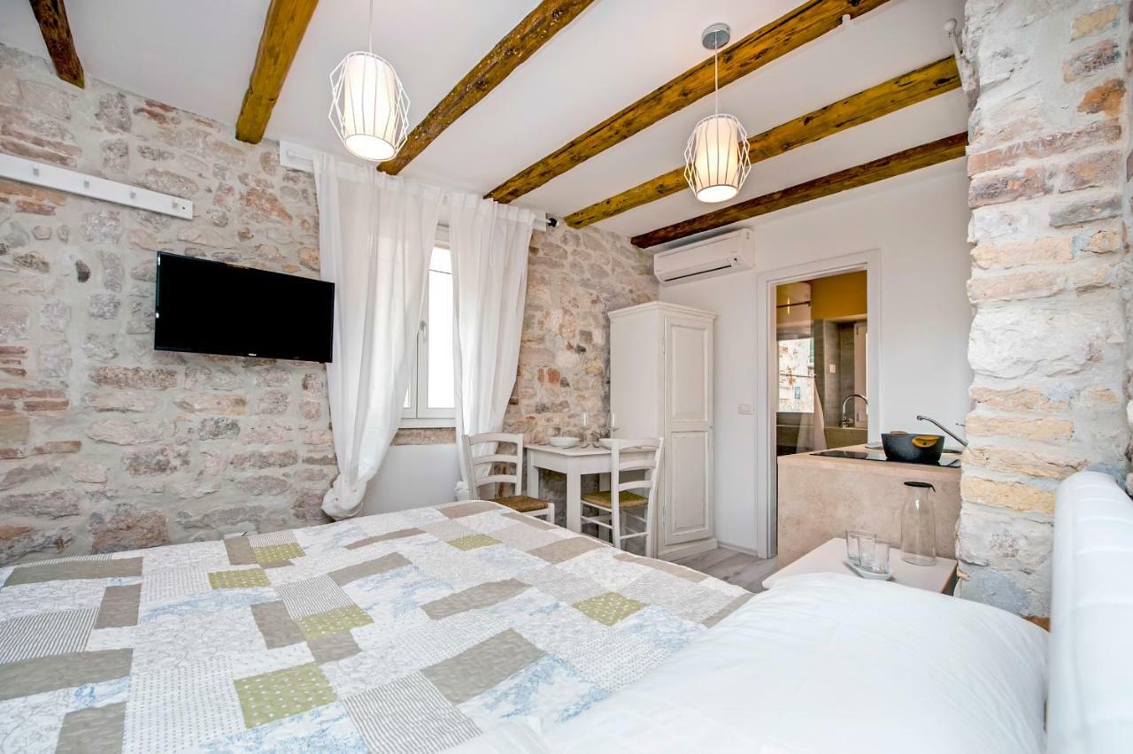 Apartment&Studio CA’ 3 VIE Rovigno Esterno foto